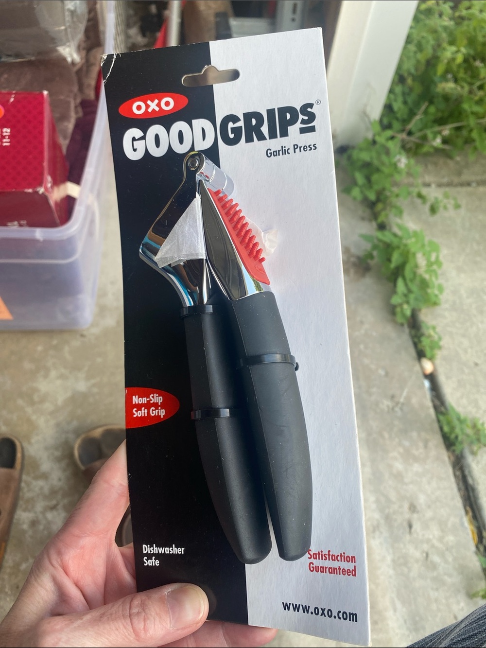 Oxo Good Grips Black Garlic Press with Red Cleaner